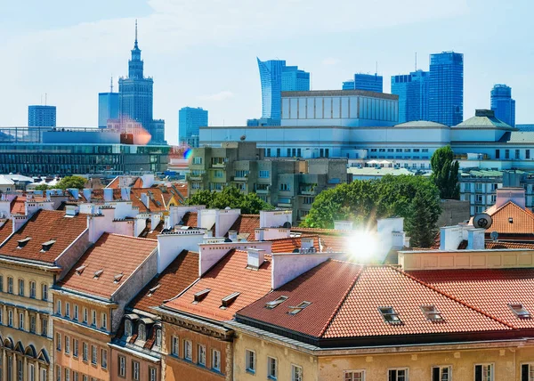 Stadsbilden Med Gamla Stads Tak Och Moderna Skyskrapor Warszawa Polen — Stockfoto