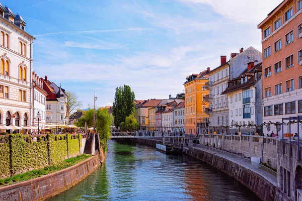 Ljubljana Slovenien April 2018 Riverfront Ljubljanica Floden Den Historiska Centrum — Stockfoto