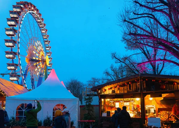 Berlin Allemagne Décembre 2017 Les Gens Grande Roue Soir Marché — Photo