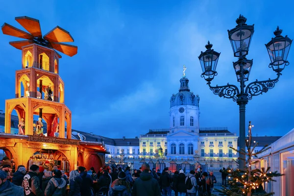 Berlín Alemania Diciembre 2017 Mercado Nocturno Navidad Cerca Del Palacio —  Fotos de Stock