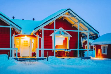 Finlandiya'da Laponya Rovaniemi Evleri ve Noel Baba Tatil Köyü.