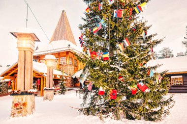 Finlandiya'da Laponya'daki Rovaniemi'de Noel Baba Ofisi ve Noel Baba Köyü