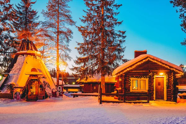 Рованиеми Финляндия Марта 2017 Года Традиционные Дома Деревне Санта Клаус — стоковое фото