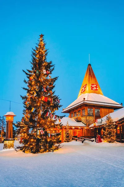 Rovaniemi Finlandia Marzo 2017 Árbol Navidad Oficina Santa Claus Village —  Fotos de Stock