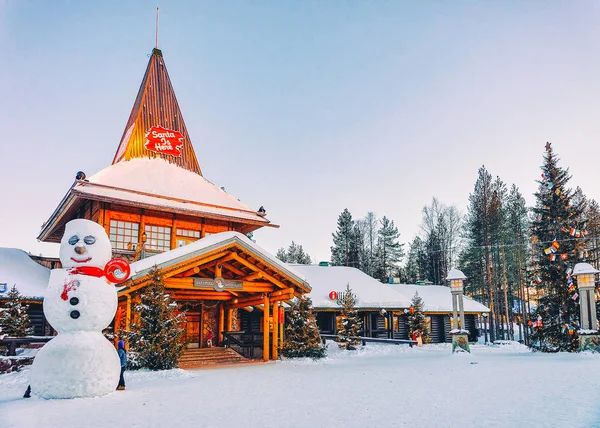 Rovaniemi Finlandia Marzo 2017 Oficina Muñecos Nieve Papá Noel Santa —  Fotos de Stock