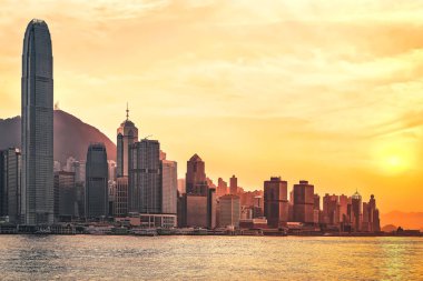 Hong Kong batımında güzel Victoria Harbor. Kowloon Hk adada görünümünden.