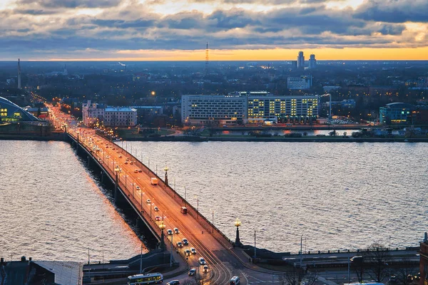Panoramautsikt Över Akmens Bron Över Floden Daugava Riga Vid Solnedgången — Stockfoto