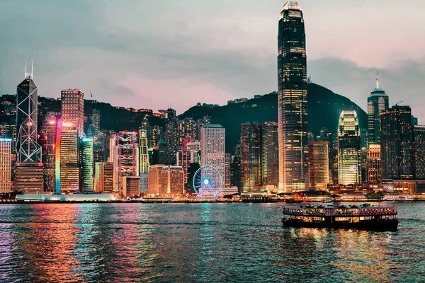 香港维多利亚港的香港 2016 天际线 从香港岛九龙视图 — 图库照片