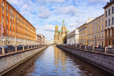 St Petersburg, Rusya - 11 Ekim 2015: Rusya'nın St. Petersburg kentinde Ki Griboyedov Kanalı'nda Dökülen Kan Üzerine Kurtarıcı Kilisesi.