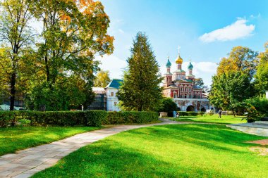 Rusya'nın Moskova'daki Novodevichy Manastırı'ndaki Intercession Gate Kilisesi