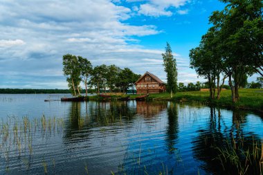 Rusya'da Karelia Kizhi Pogost ve Ladoga Gölü eski ahşap ev