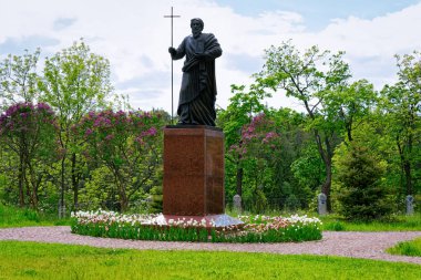 Karelia Valaam Adası'nda Aziz Andrew Havari anıtı, Rusya.