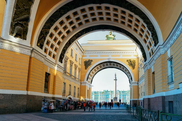 San Petersburgo Rusia Octubre 2015 Arco Del Estado Mayor Plaza —  Fotos de Stock