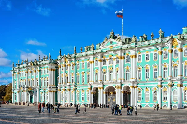 São Petersburgo Rússia Outubro 2015 Turistas Palácio Inverno Museu Casa — Fotografia de Stock