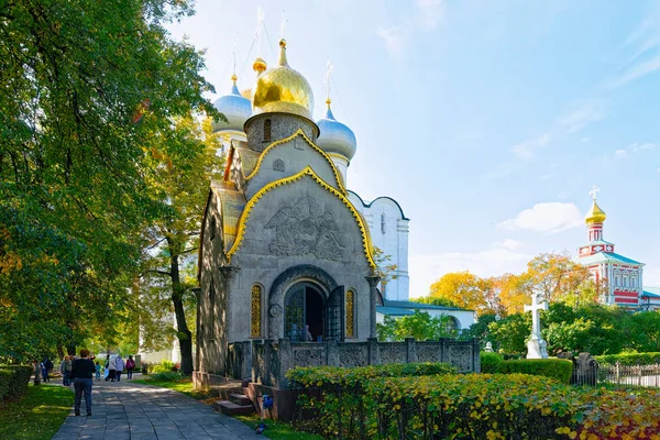 Moscow Oroszország Szeptember 2015 Emberek Udvarban Novodevichy Convent Moszkvában Oroszországban — Stock Fotó