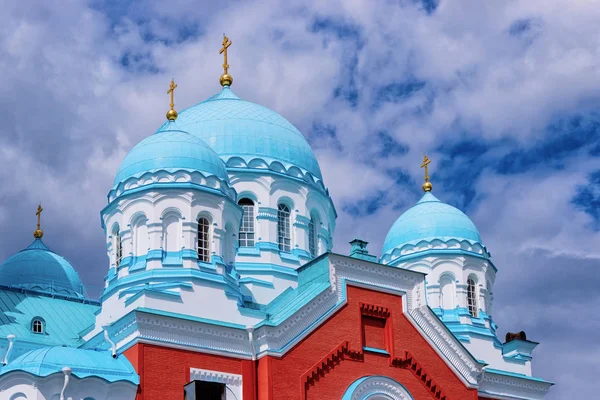 러시아 카렐리아의 수도원 쿠폴라스 그것은 라고다 호수에 위치하고 있습니다 — 스톡 사진