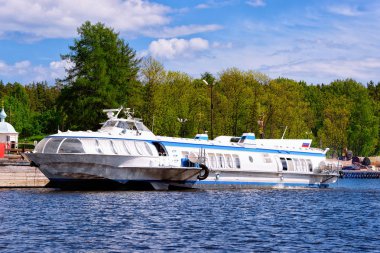 Ladoga Gölü ve Karelia Doğası üzerinde meteor motorship, Rusya
