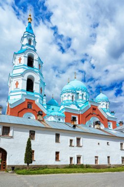 Rusya'da Karelia Valaam Manastırı. Lagoda Gölü'nde bir adada yer almaktadır.