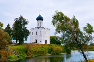Kilise şefaat Bogolyubovo Rusya Nerl Nehri üzerinde.