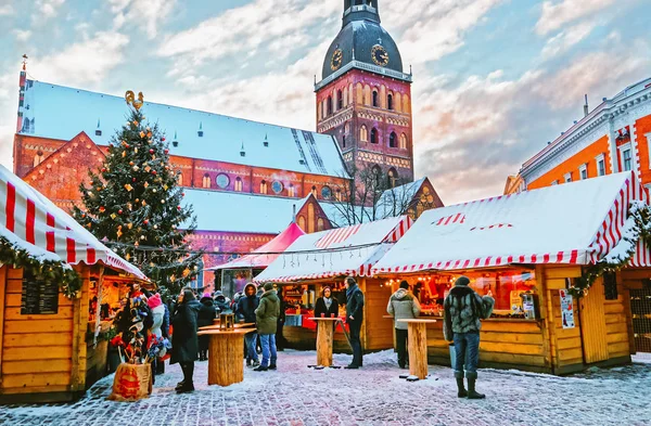 Riga Letônia Dezembro 2014 Mercado Natal Praça Dome Old Riga — Fotografia de Stock