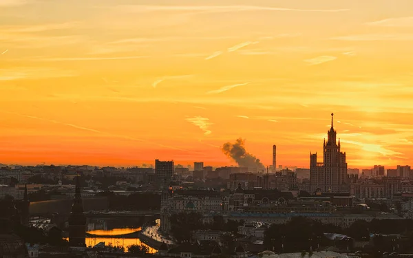 Zonsopgang Bij Kotelnicheskaya Embankment Gebouw Stalinistische Wolkenkrabber Moskou Rusland — Stockfoto