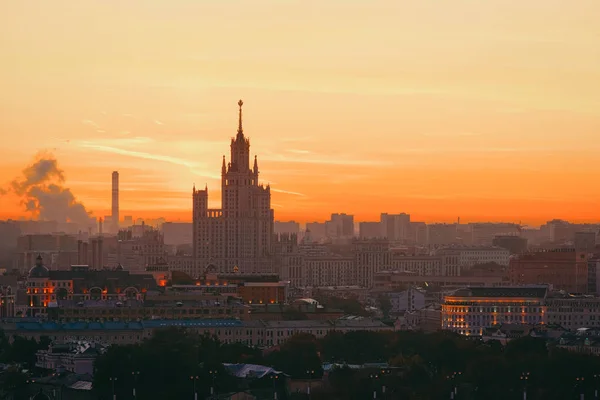 Zonsopgang Bij Kotelnicheskaya Embankment Gebouw Stalinistische Wolkenkrabber Moskou Van Rusland — Stockfoto