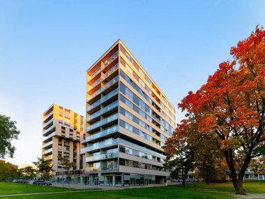 Daire Ev Konut Binası ile açık kavramı karmaşık. Sokak ve arka planlar.