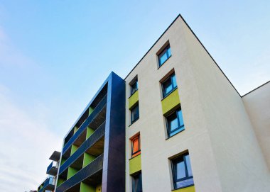 Çağdaş düz apartmanın dış kavramı. Konut ev ve ev.