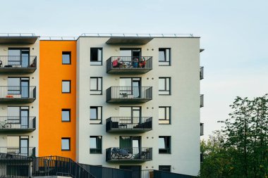 Vilnius, Litvanya - 6 Eylül 2018: Cephe düz apartmanın dış kavramının. Konut ev ve ev.