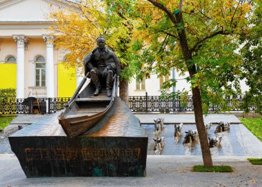 Mikhail Sholokhov heykel kompozisyon Gogolevsky Bulvarı Boulevard yüzük, Moskova, Rusya. Arbat Caddesi yakınlarında