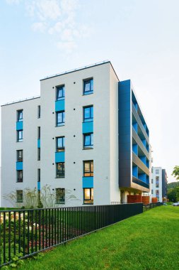 Modern düz daire ev Emlak kavramı inşa. Açık konut ev özellikleri.