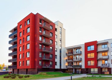 Modern konut daire ev karmaşık açık tesis kavramı ile.