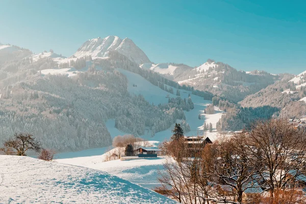 Krajobraz Alp Gruyères Miasta Wieś Szwajcarii Zimie — Zdjęcie stockowe