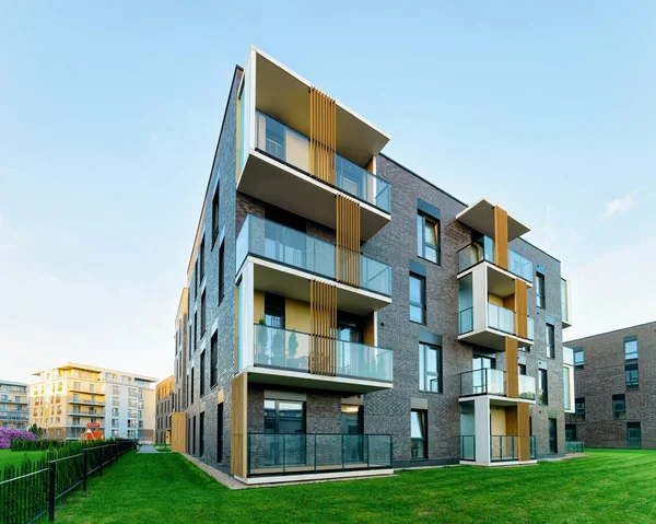 Modern düz apartmanın Emlak kavramı. Açık hava tesisleri.