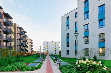 Açık hava tesisleri, modern konut daire ev karmaşık blok mimarisiyle kavramı. 