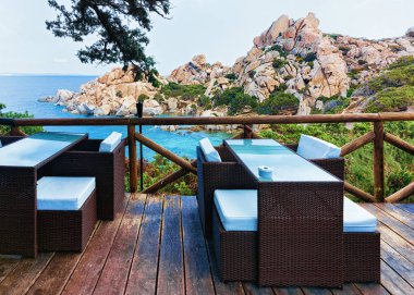 Santa Teresa Gallura, İtalya - 9 Eylül 2017: Street café'de Capo Testa, Santa Teresa Gallura, Sardunya, İtalya