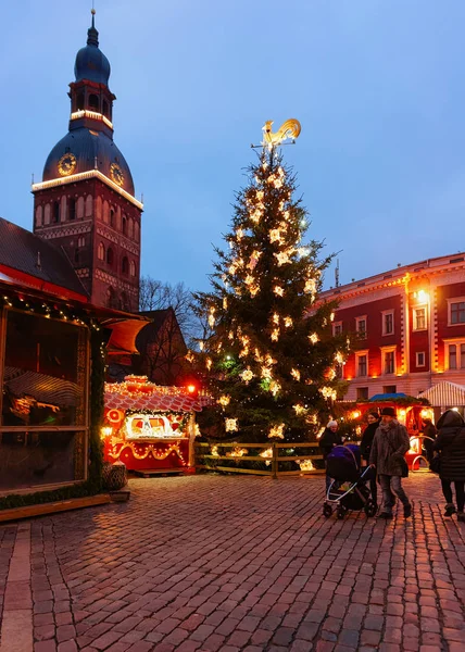 Riga Letland December 2017 Mensen Kerstboom Kathedraal Van Riga Het — Stockfoto