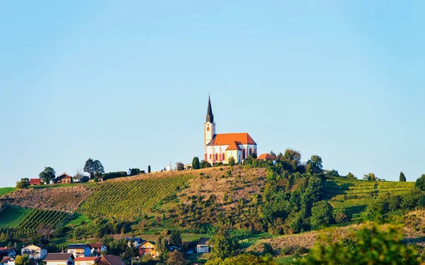 Adegan Dengan Gereja Pegunungan Alpen Julian Slovenia — Stok Foto