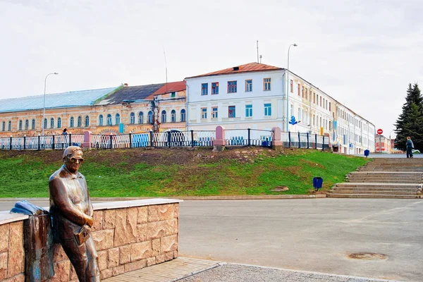 Rybinsk Russia May 2010 Sculpture Man Rybinsk Volga River Embankment — Stock Photo, Image