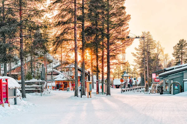 Закат Деревне Санта Клаус Рованиеми Финляндии — стоковое фото