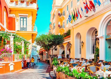 Sokak kafe ve restoran masa ve sandalye Capri Adası