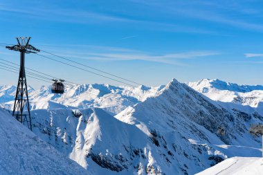 Zillertal Avusturya Hintertux Glacier kayak merkezinde telesiyejler