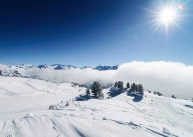 Zillertal Arena kayak merkezi Avusturya'da bulutlar