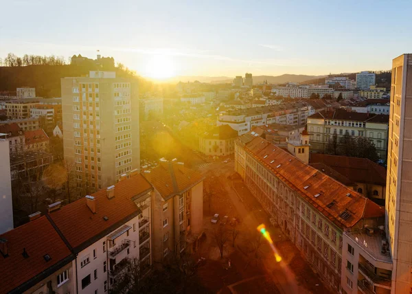 Vista panorámica al centro de Liubliana y al atardecer del castillo —  Fotos de Stock