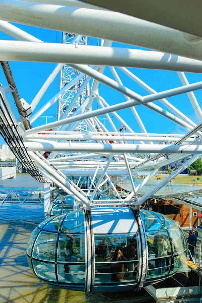 Lanovka londýnského oka Ferris, řeka Temži — Stock fotografie