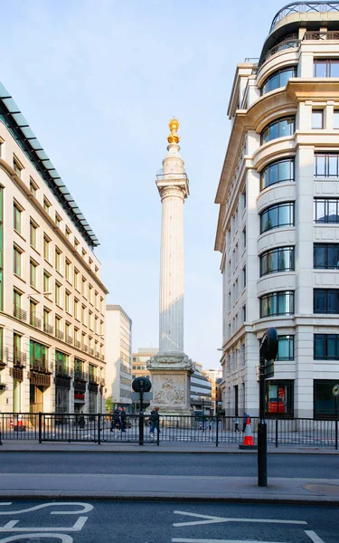 Gran columna de monumento al fuego Londres ciudad — Foto de Stock