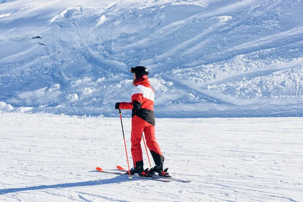 オーストリアのマン スキーヤー ヒンタータックス 氷河スキー リゾート — ストック写真