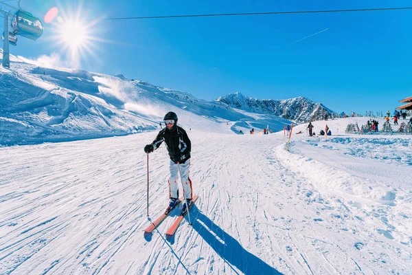 Mann Skifahrer Hintertux Gletscher Skigebiet Zillertal Österreich — Stockfoto