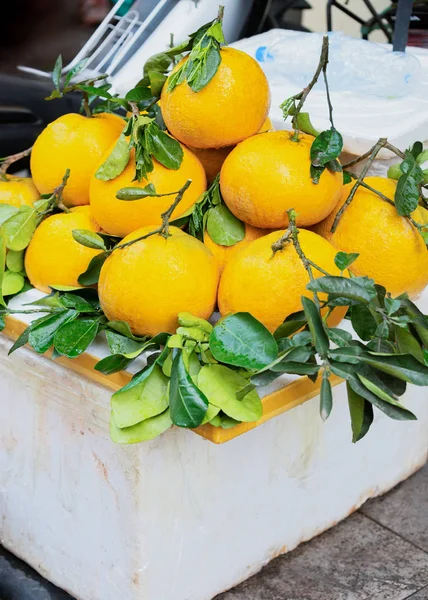 Mandarinenfrüchte als asiatisches Essen in Hanoi — Stockfoto
