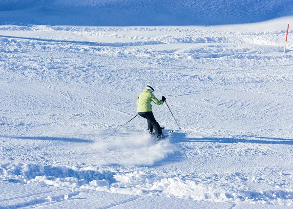 Homem esquiador em Hintertux Glacier ski resort Zillertal Áustria — Fotografia de Stock